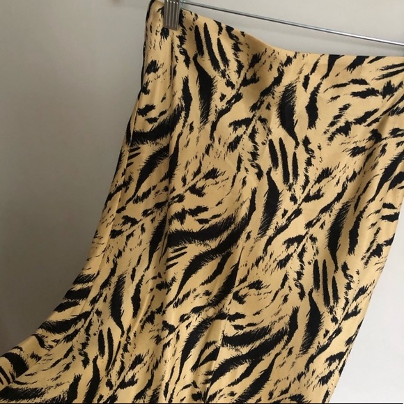 H&M Animal Print Silky Silk-like Midi Skirt - Picture 2 of 2